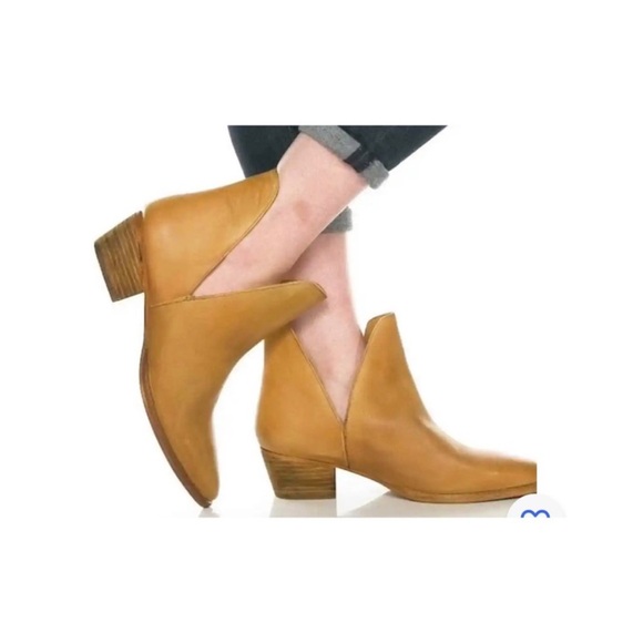 Free People double V leather ankle booties NEW - Picture 2 of 7